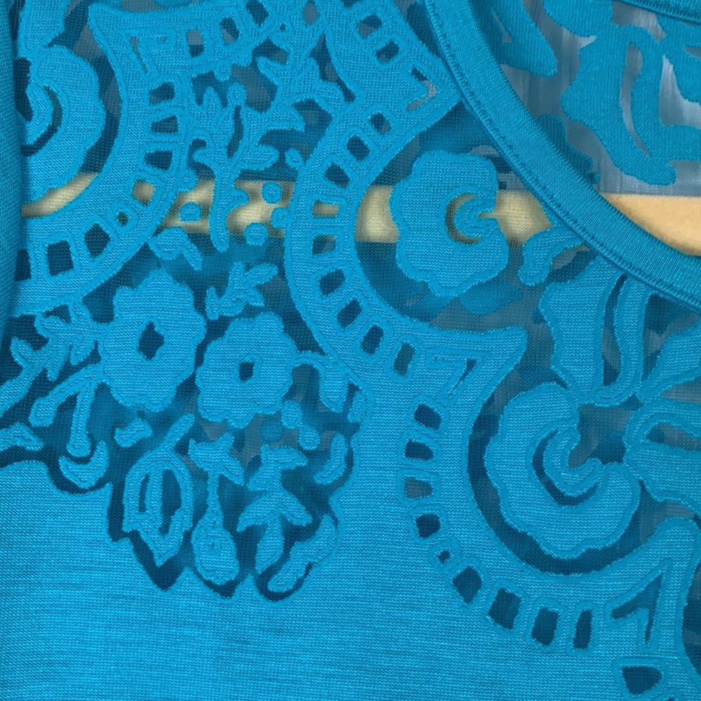 C. Wonder bright teal colored short sleeved top size medium. - Picture 4 of 8